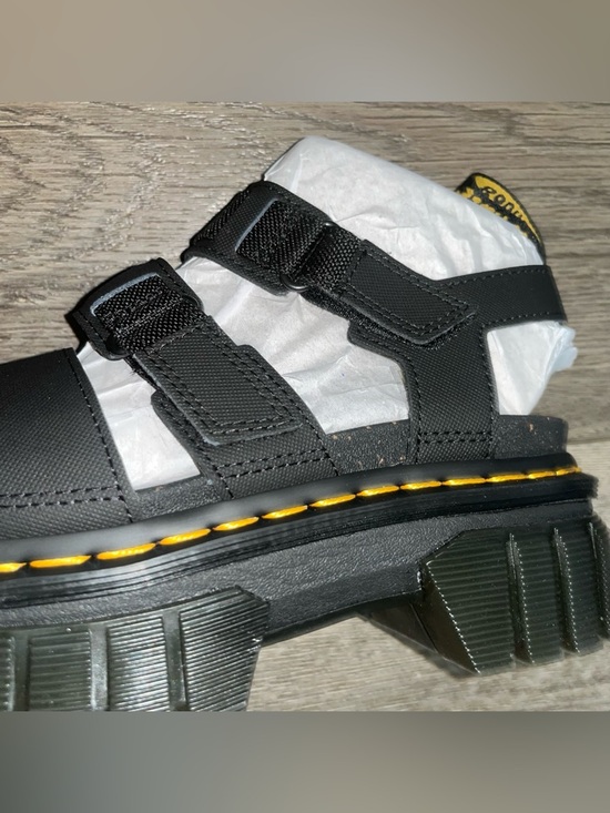 NWT Dr. Martens Ricki Leather 3-Strap Platform Sandals Size 7 - Picture 4 of 8